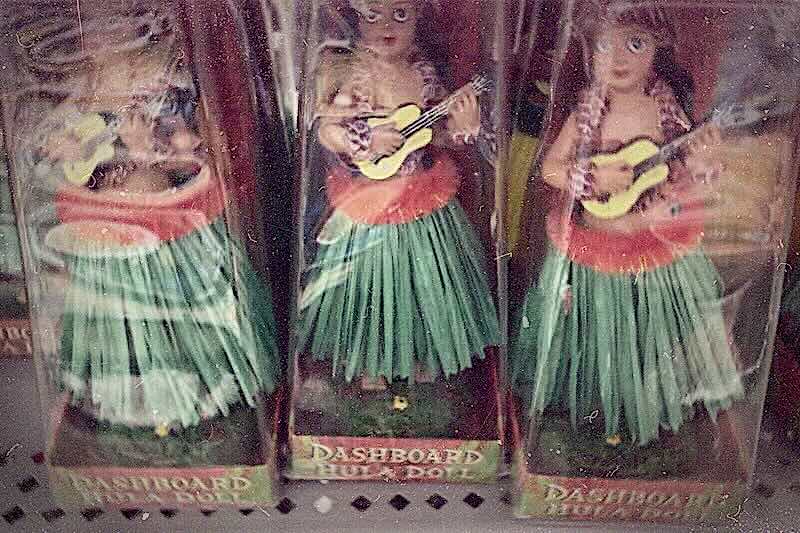 dashboard-hula-dolls